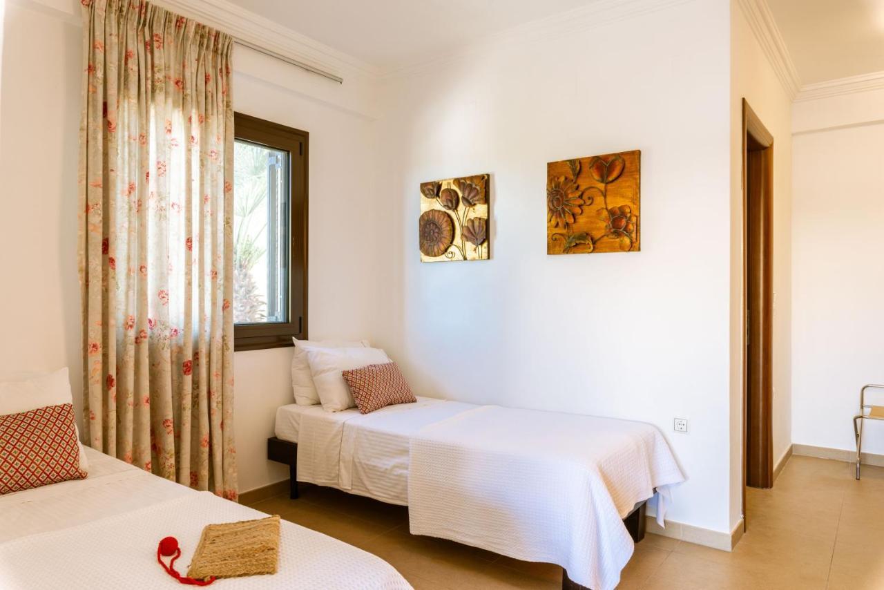 3Aktes Suites & Studios Сивота Экстерьер фото