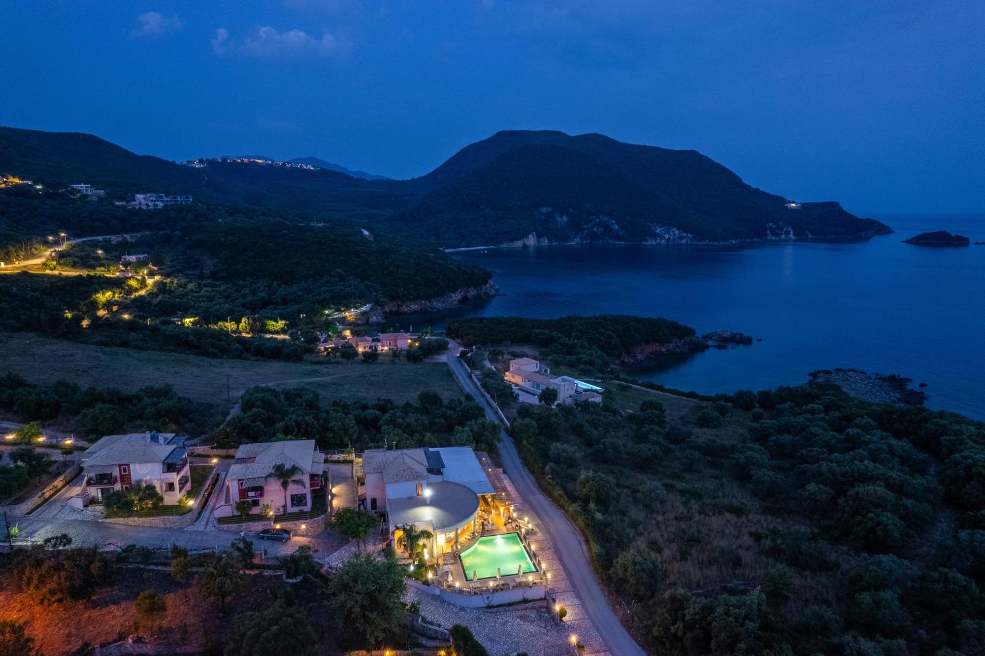 3Aktes Suites & Studios Сивота Экстерьер фото