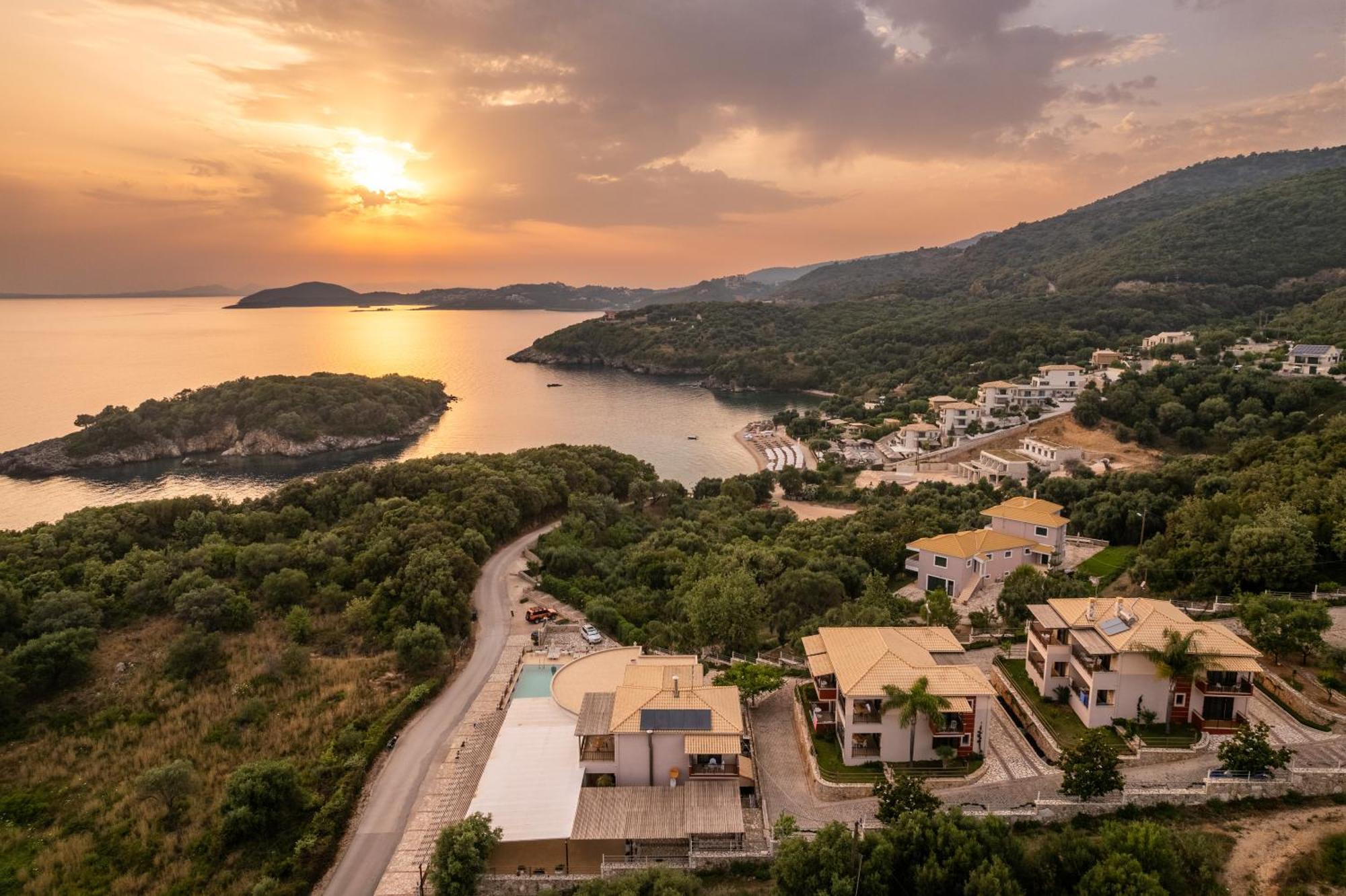3Aktes Suites & Studios Сивота Экстерьер фото