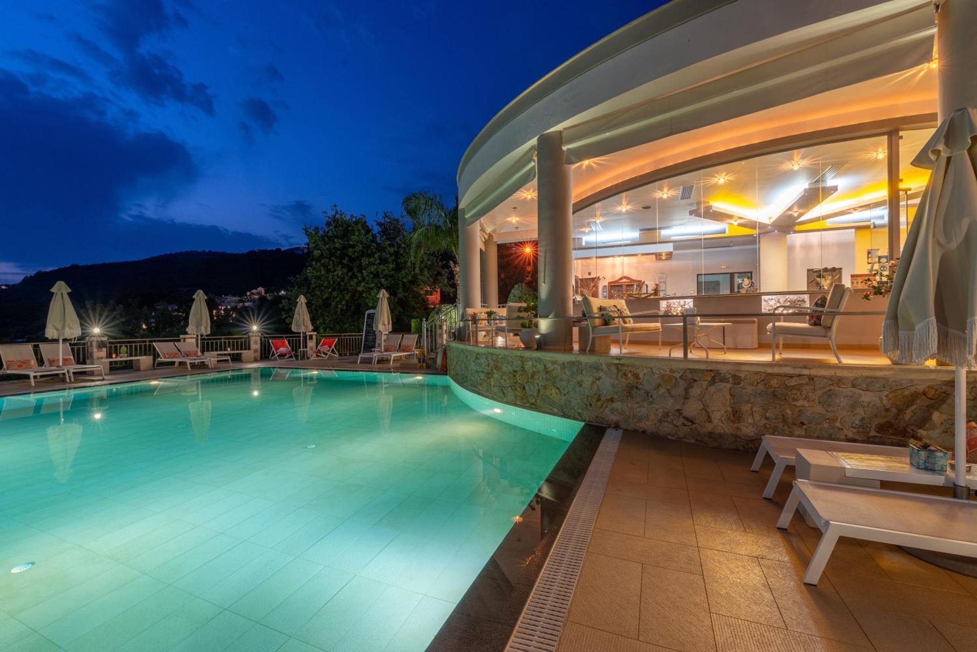 3Aktes Suites & Studios Сивота Экстерьер фото