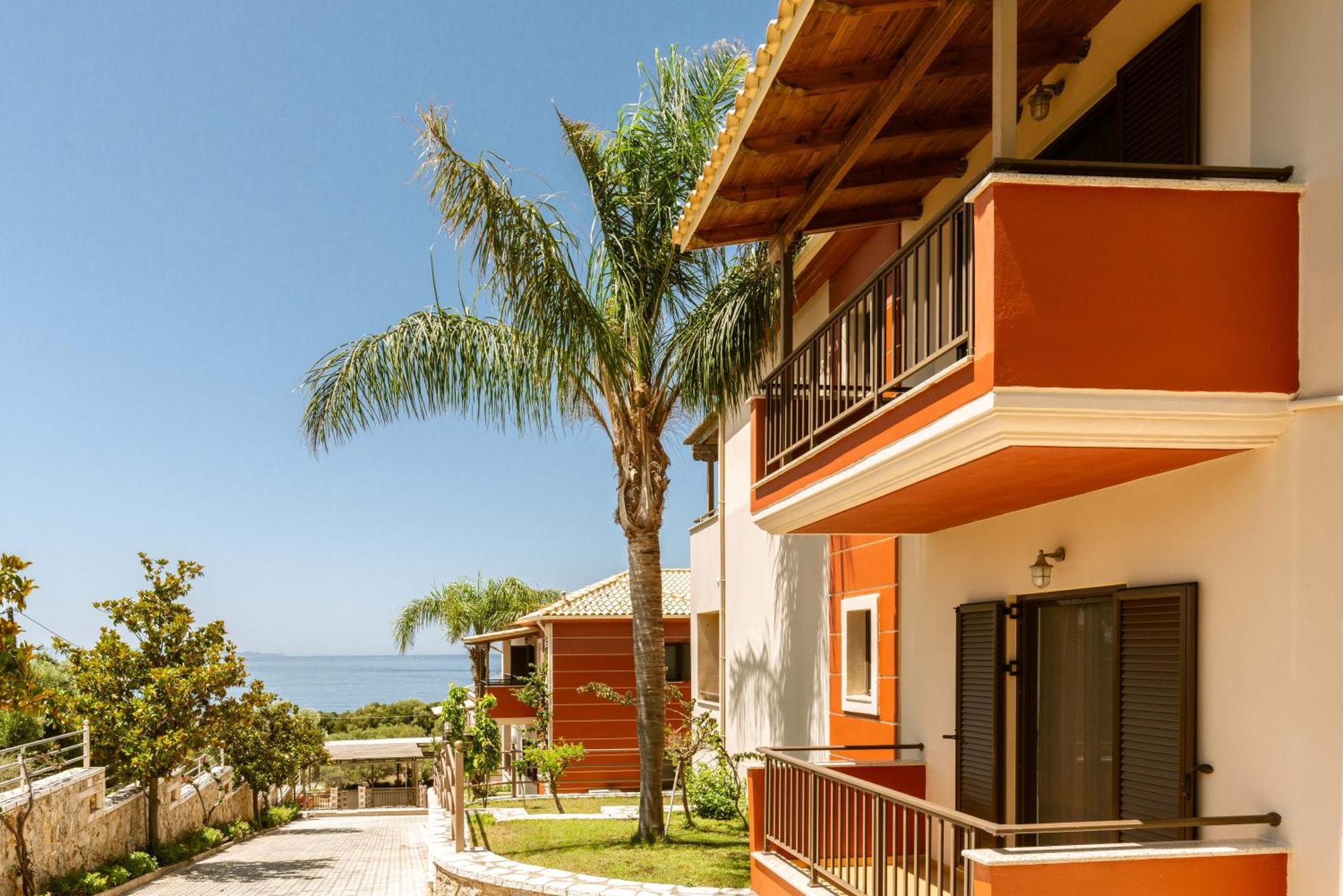 3Aktes Suites & Studios Сивота Экстерьер фото
