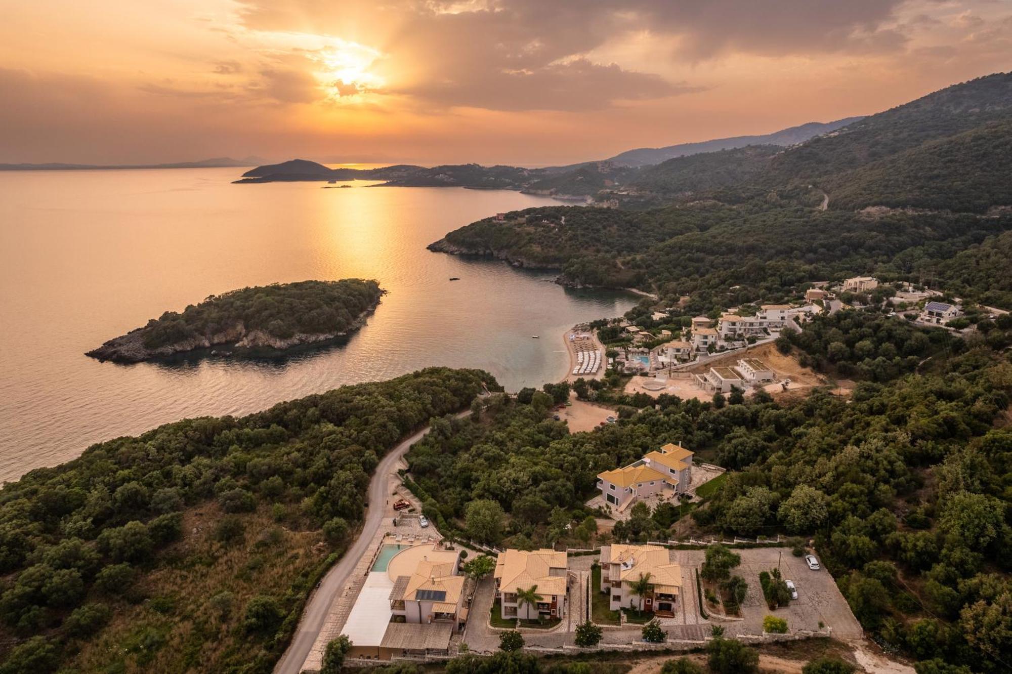 3Aktes Suites & Studios Сивота Экстерьер фото