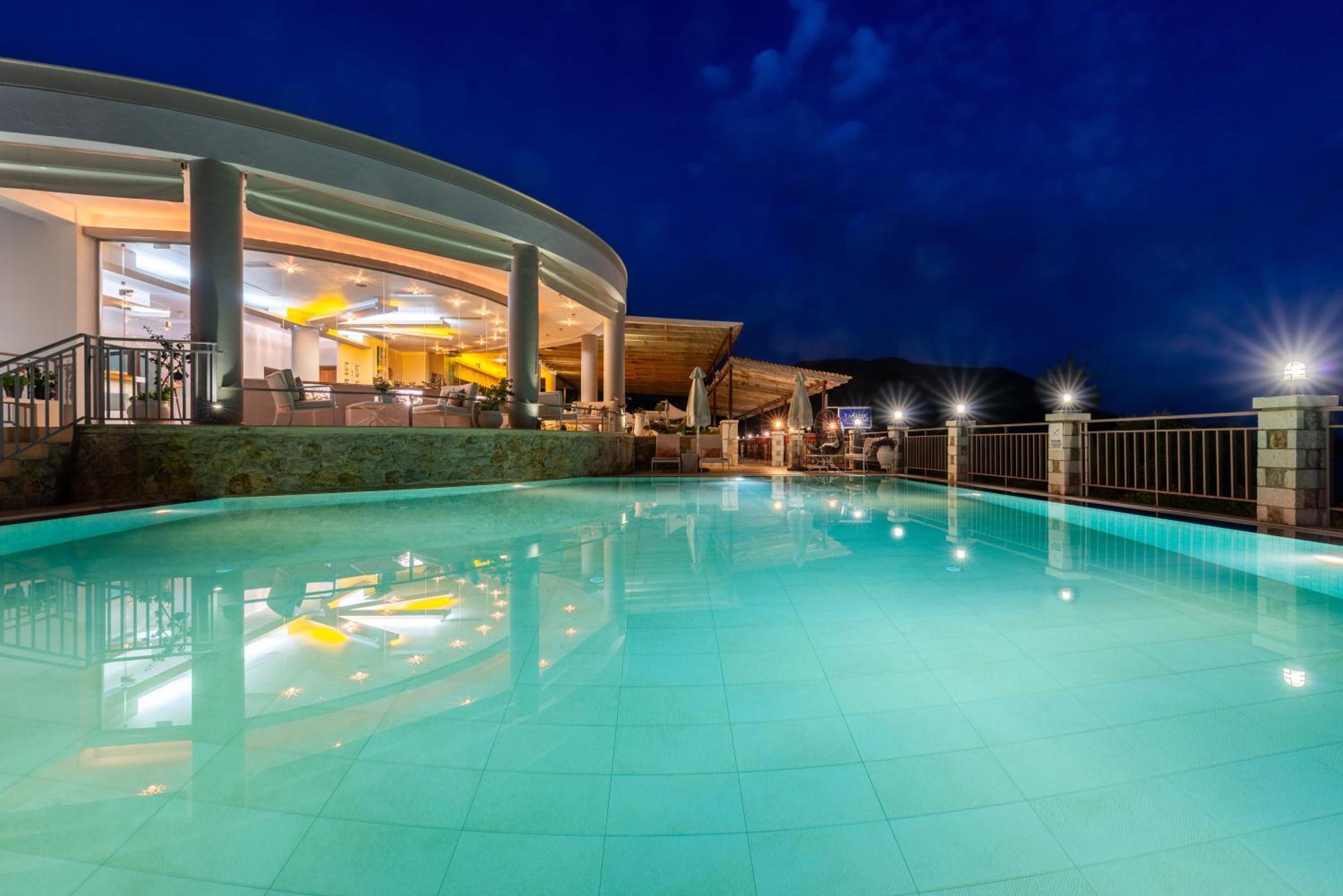 3Aktes Suites & Studios Сивота Экстерьер фото