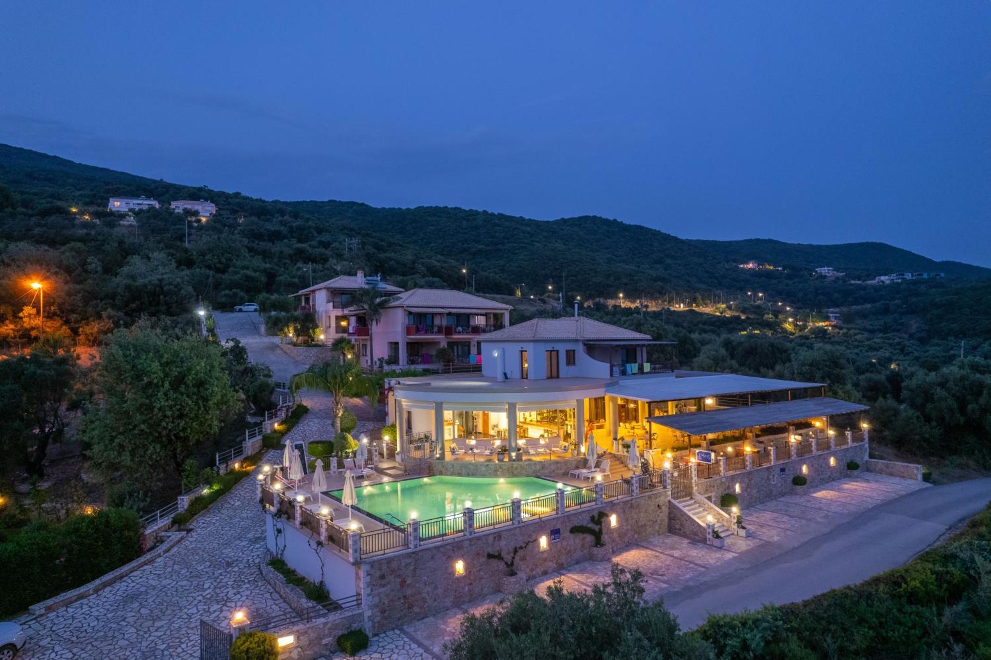 3Aktes Suites & Studios Сивота Экстерьер фото