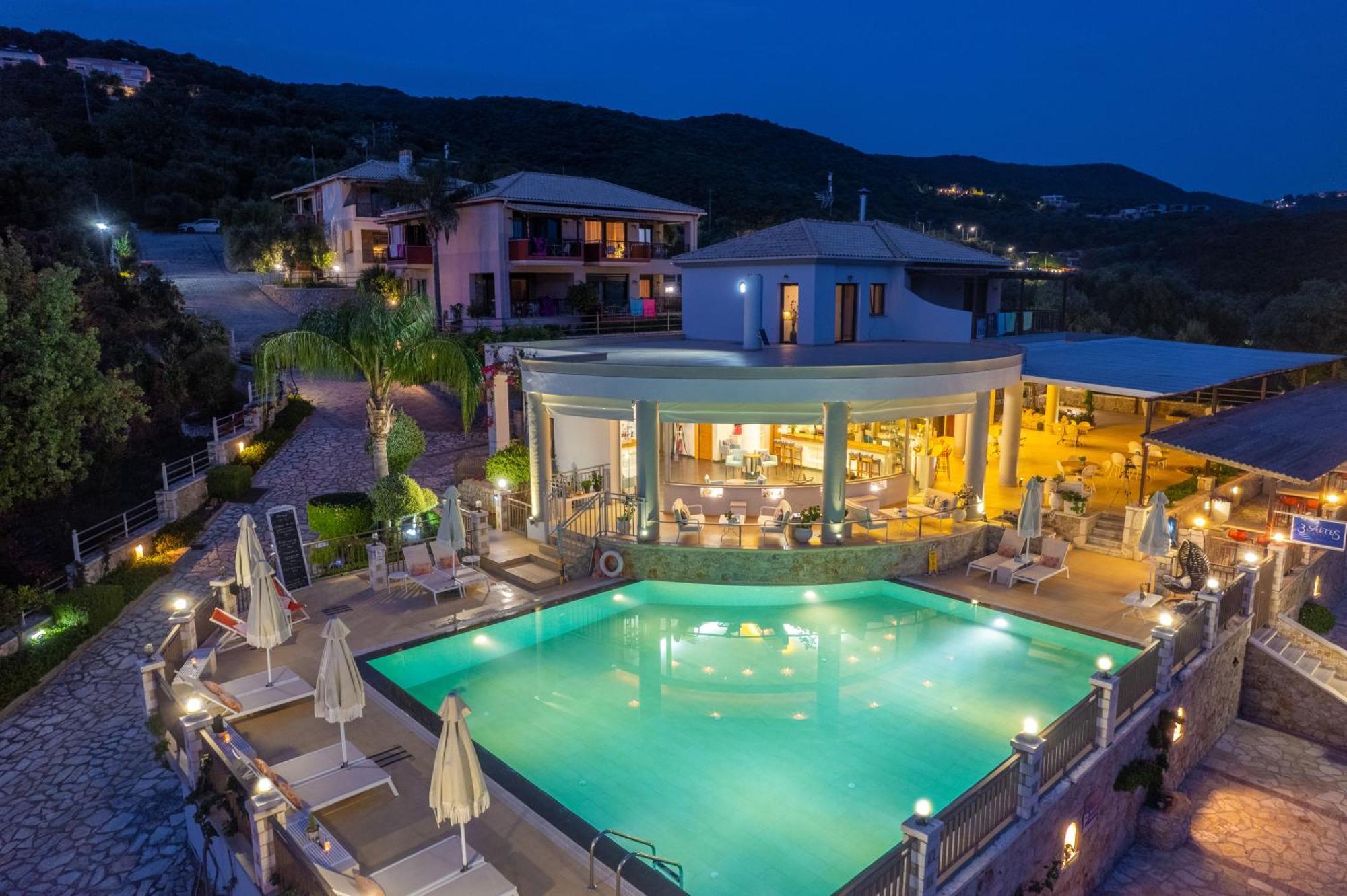 3Aktes Suites & Studios Сивота Экстерьер фото